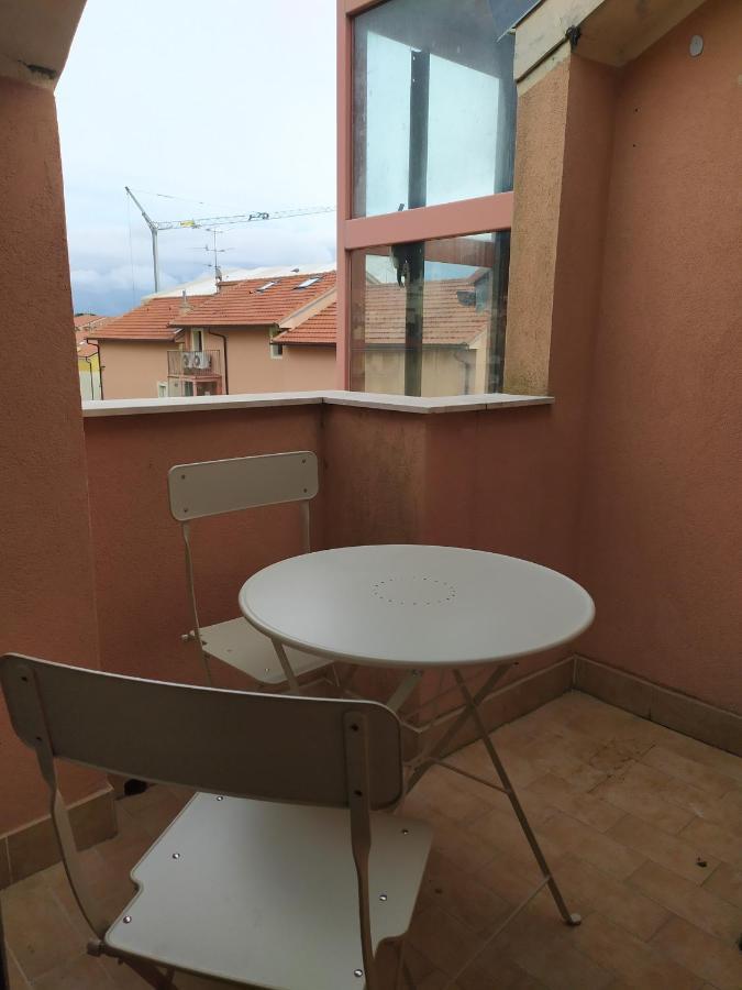 La Mansarda Della Luna Pietra Ligure Bagian luar foto